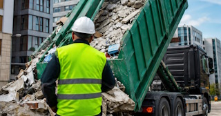 Вывоз строительного мусора в Мытищах: услуги лицензированной компании — ПроМусор